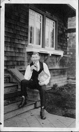 House_Front_Boy