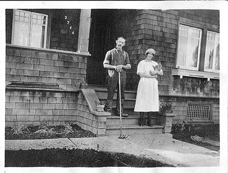 House_Front_Close_Couple